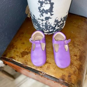 🎁 LIKE NEW - GIRLS PURPLE MONKEY FEET T-STRAP MARY JANE SHOES - 2/3Y